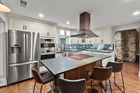 Tiny photo for 11905 S Lakewood Avenue, Palos Park, IL 60464 (MLS # 12476268)