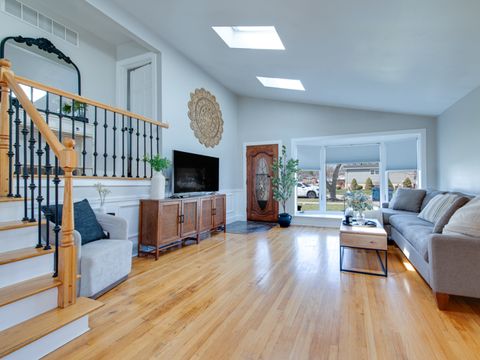 Tiny photo for 51 W ROZANNE Drive, Addison, IL 60101 (MLS # 12606343)