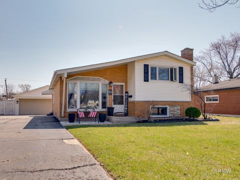 Tiny photo for 51 W ROZANNE Drive, Addison, IL 60101 (MLS # 12606343)