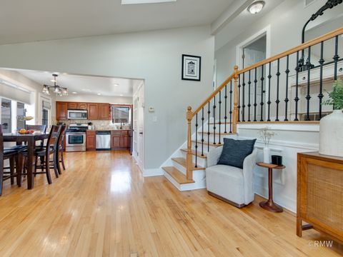 Tiny photo for 51 W ROZANNE Drive, Addison, IL 60101 (MLS # 12606343)