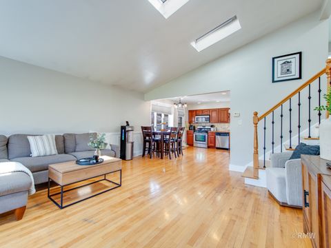 Tiny photo for 51 W ROZANNE Drive, Addison, IL 60101 (MLS # 12606343)