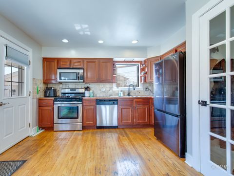 Tiny photo for 51 W ROZANNE Drive, Addison, IL 60101 (MLS # 12606343)