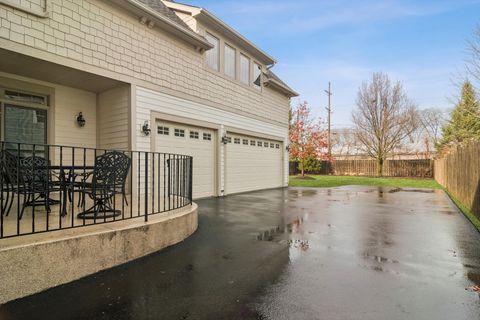 Tiny photo for 716 E Sunnyside Avenue, Libertyville, IL 60048 (MLS # 12567568)