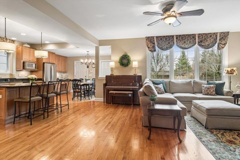 Tiny photo for 716 E Sunnyside Avenue, Libertyville, IL 60048 (MLS # 12567568)