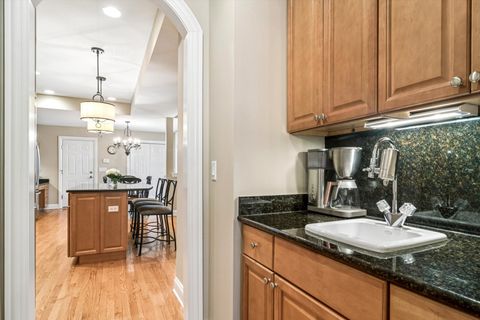 Tiny photo for 716 E Sunnyside Avenue, Libertyville, IL 60048 (MLS # 12567568)