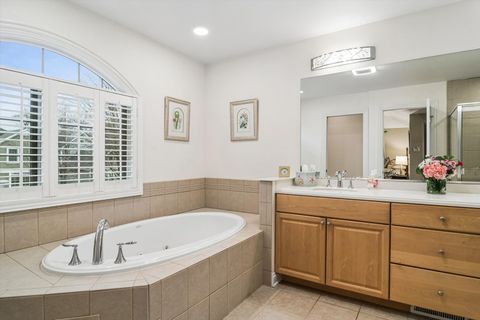 Tiny photo for 716 E Sunnyside Avenue, Libertyville, IL 60048 (MLS # 12567568)