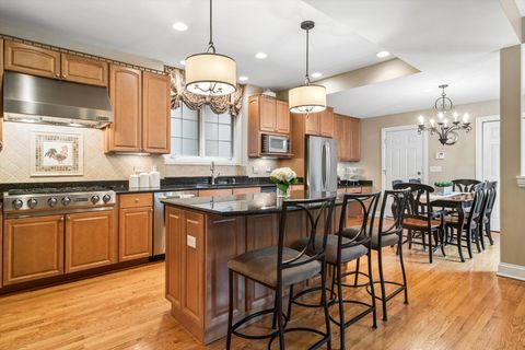 Tiny photo for 716 E Sunnyside Avenue, Libertyville, IL 60048 (MLS # 12567568)