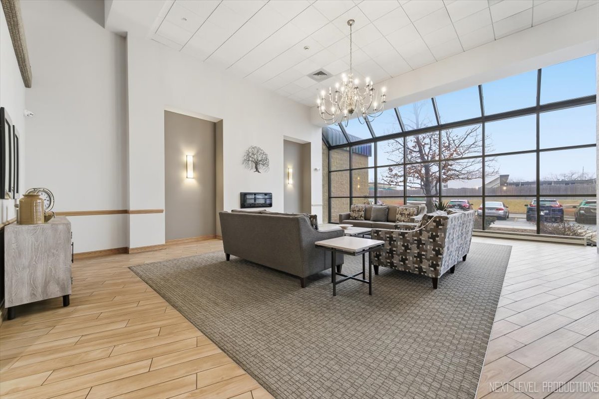 1500 S Ardmore Avenue 304