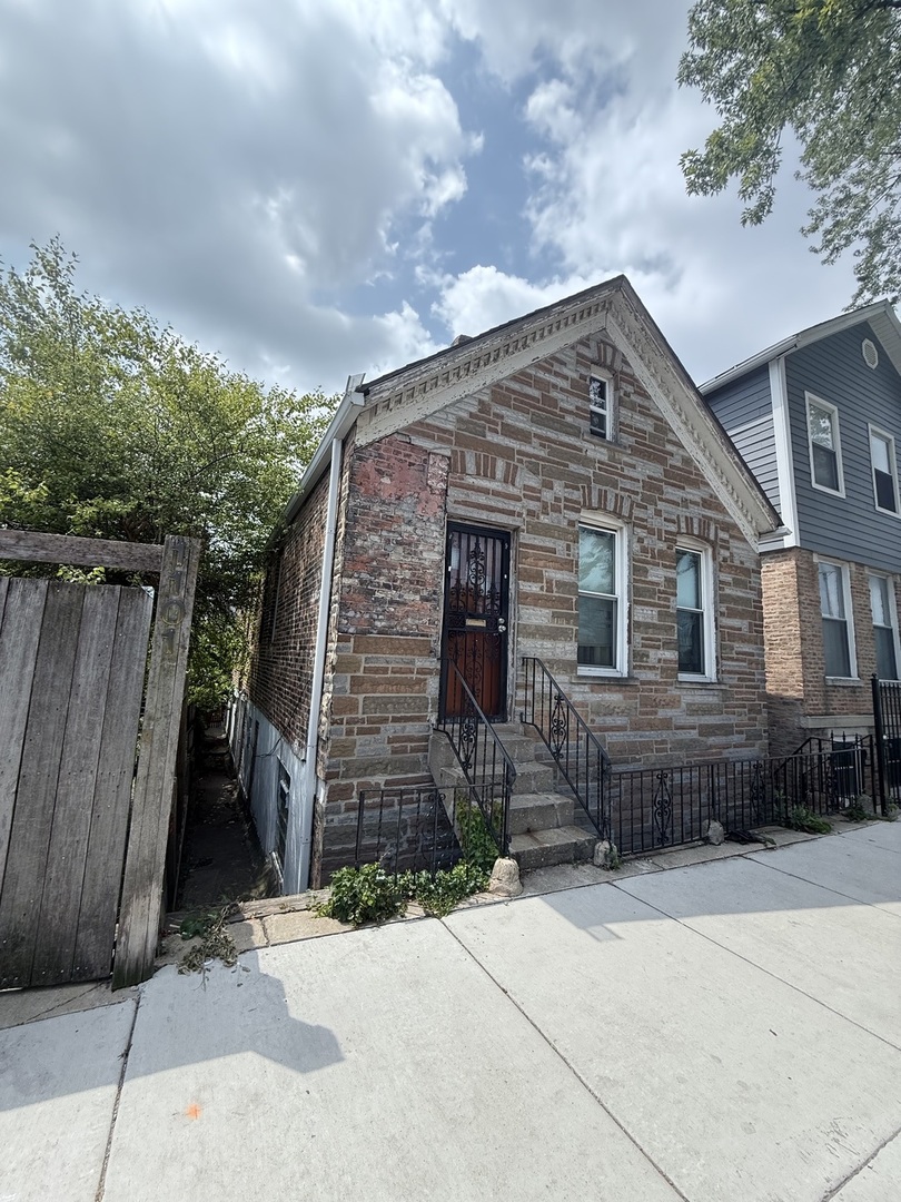 1103 W 16th Street