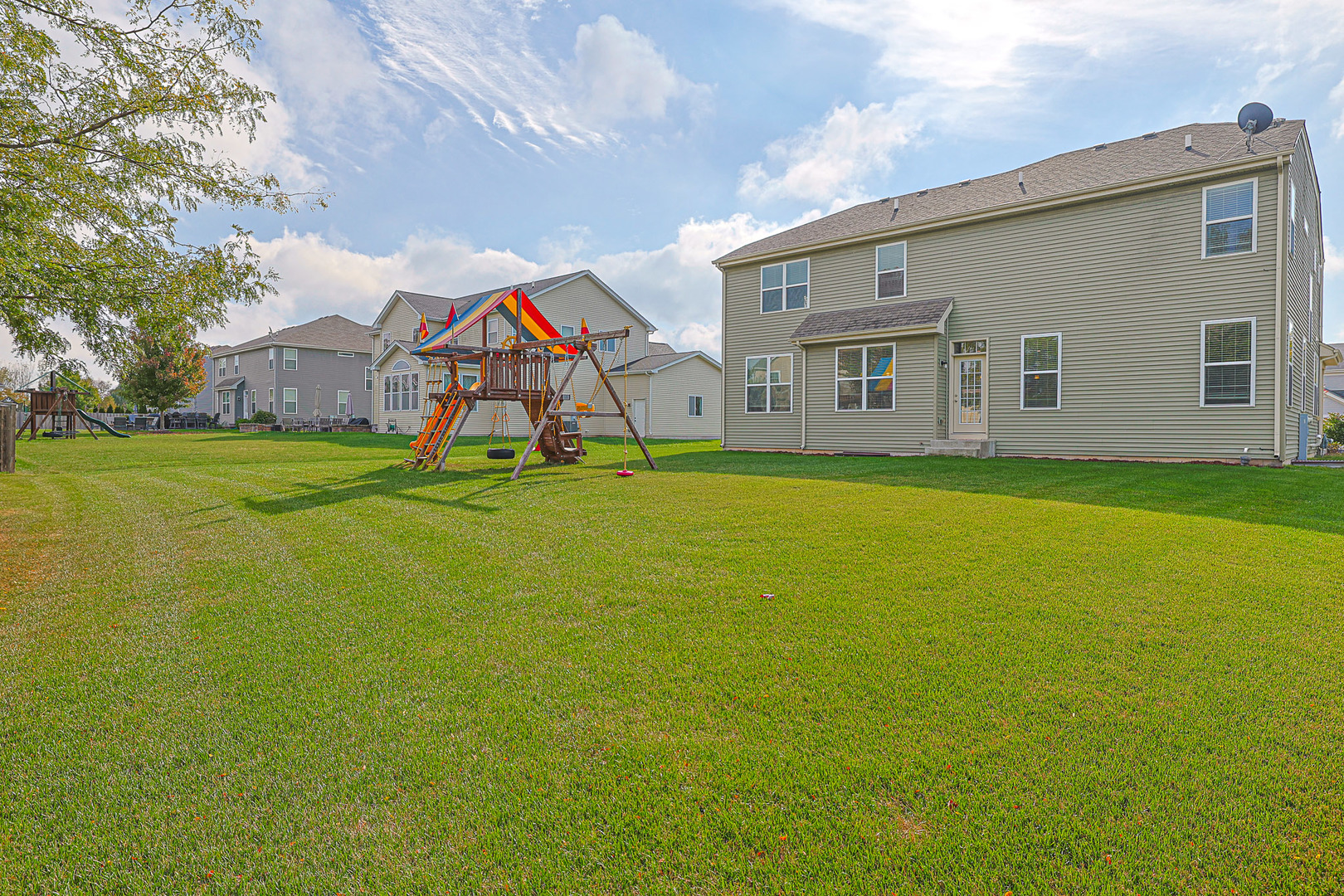 Huntley, Illinois 60142, United States, 5 Bedrooms Bedrooms, ,4 BathroomsBathrooms,Residential,Active,229082