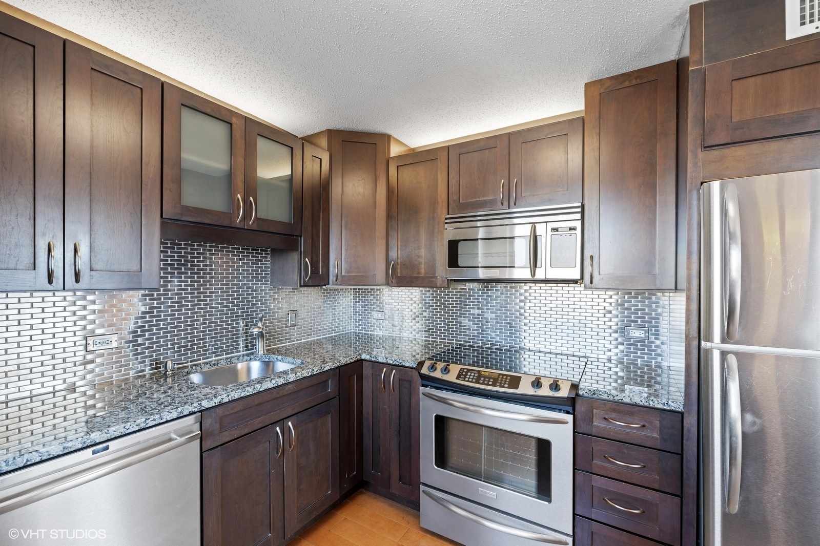 1212 N LaSalle Drive 2109