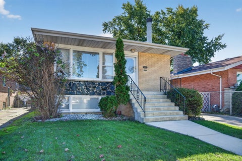 Tiny photo for 2829 W 101st Street, Evergreen Park, IL 60805 (MLS # 12791160)