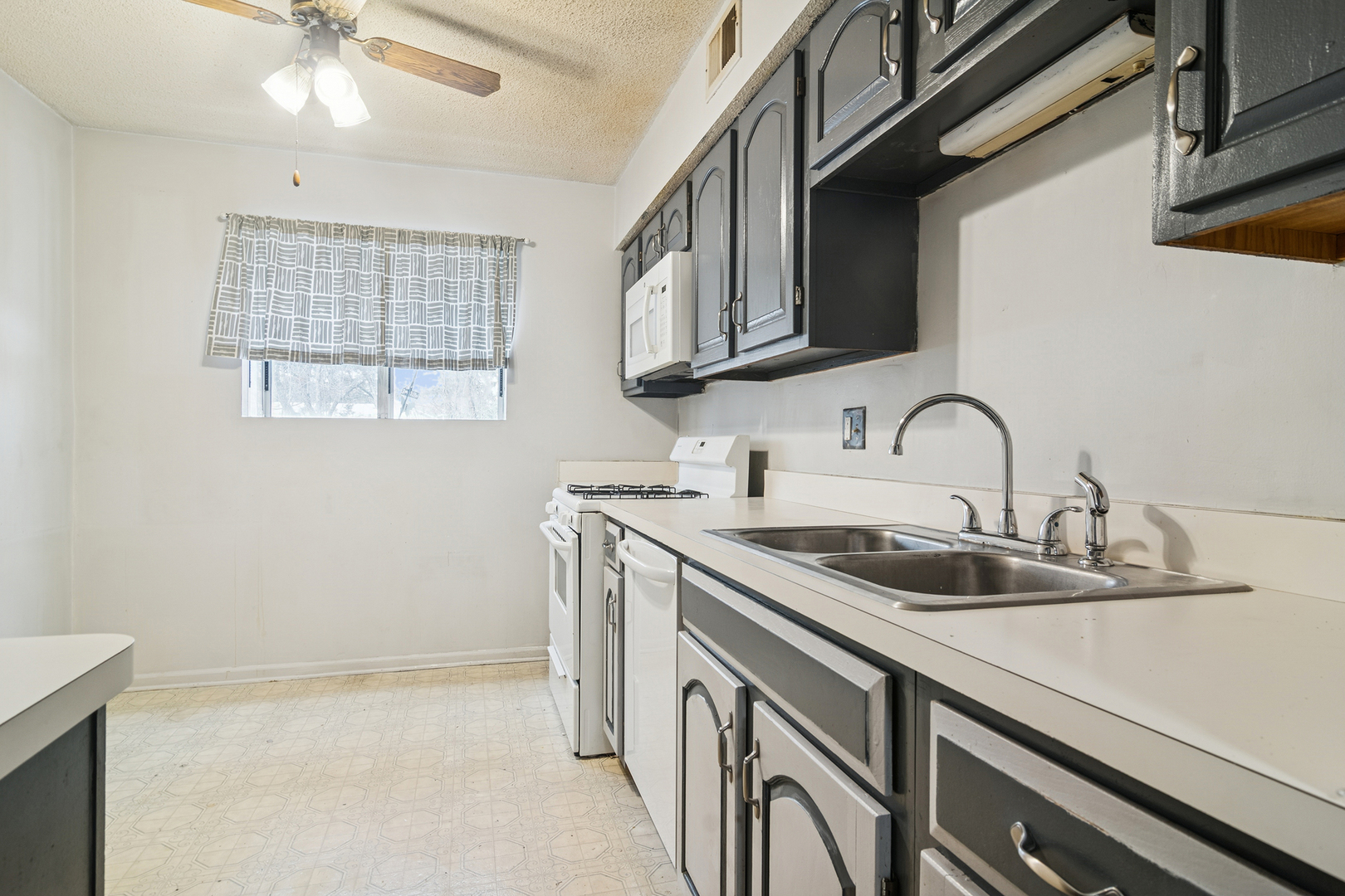 16 W Fern Court 103A