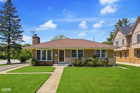 Tiny photo for 2 WASHINGTON Street, Glenview, IL 60025 (MLS # 12756303)