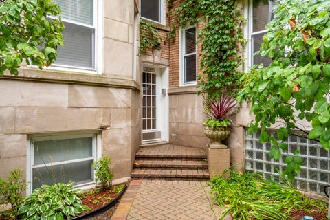 Tiny photo for 869 W CORNELIA Avenue #3, Chicago, IL 60657 (MLS # 12732180)