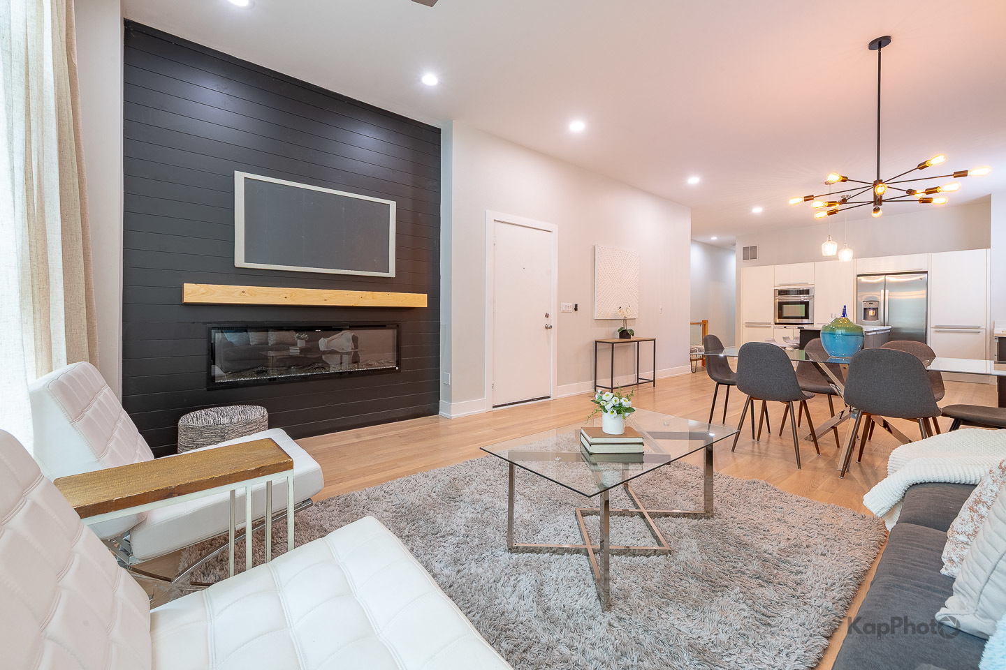 2414 W Grenshaw Street 1E