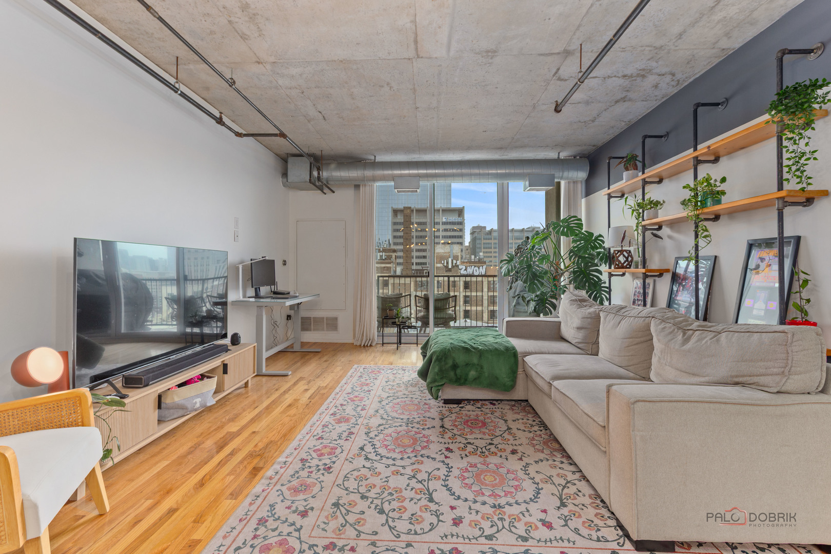 700 W Van Buren Street 1402