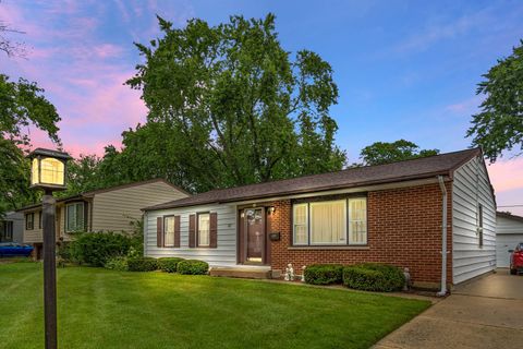 Photo of 47 Willow Trail, Wheeling, IL 60090 (MLS # 12455350)