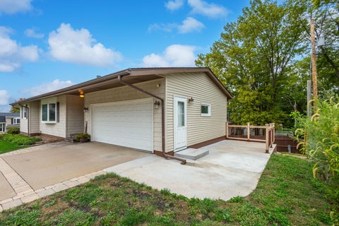 Tiny photo for 3002 29th Street, Bettendorf, IA 52722 (MLS # 12783513)