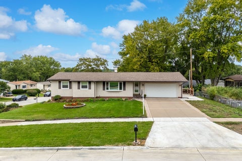 Photo of 3002 29th Street, Bettendorf, IA 52722 (MLS # 12783513)
