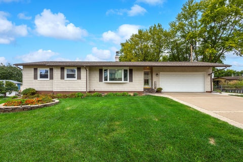 Tiny photo for 3002 29th Street, Bettendorf, IA 52722 (MLS # 12783513)
