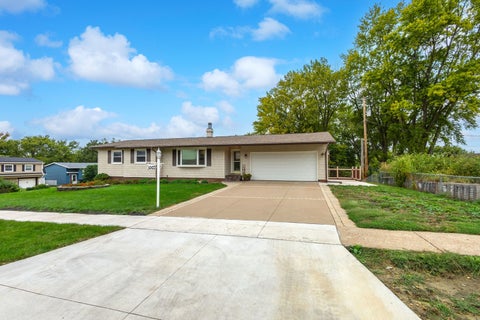 Tiny photo for 3002 29th Street, Bettendorf, IA 52722 (MLS # 12783513)