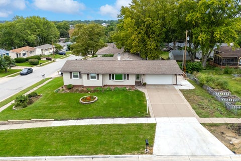 Tiny photo for 3002 29th Street, Bettendorf, IA 52722 (MLS # 12783513)