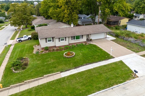 Tiny photo for 3002 29th Street, Bettendorf, IA 52722 (MLS # 12783513)