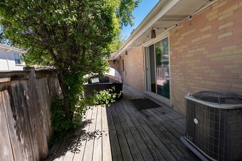 Tiny photo for 901 Park Plaine Avenue, Park Ridge, IL 60068 (MLS # 12621001)