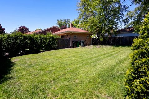 Tiny photo for 901 Park Plaine Avenue, Park Ridge, IL 60068 (MLS # 12621001)