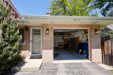 Tiny photo for 901 Park Plaine Avenue, Park Ridge, IL 60068 (MLS # 12621001)