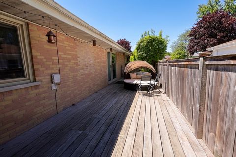 Tiny photo for 901 Park Plaine Avenue, Park Ridge, IL 60068 (MLS # 12621001)