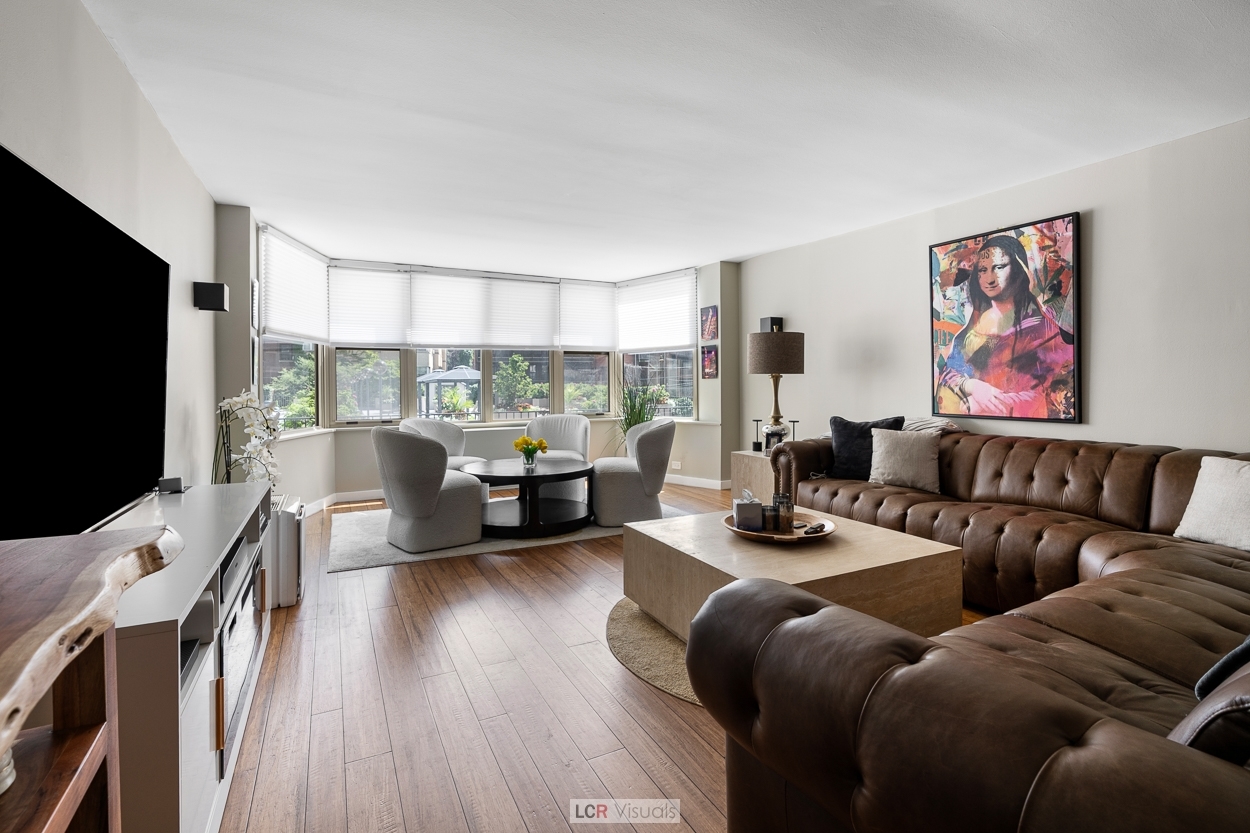 525 W Hawthorne Place 203
