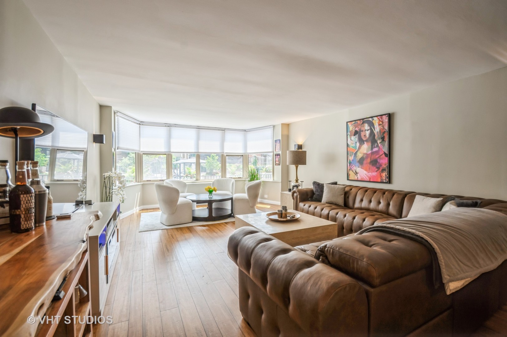 525 W Hawthorne Place 203