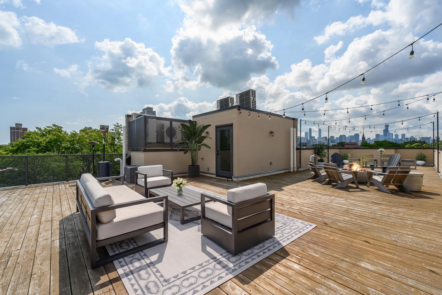 530 W Dickens Avenue 401
