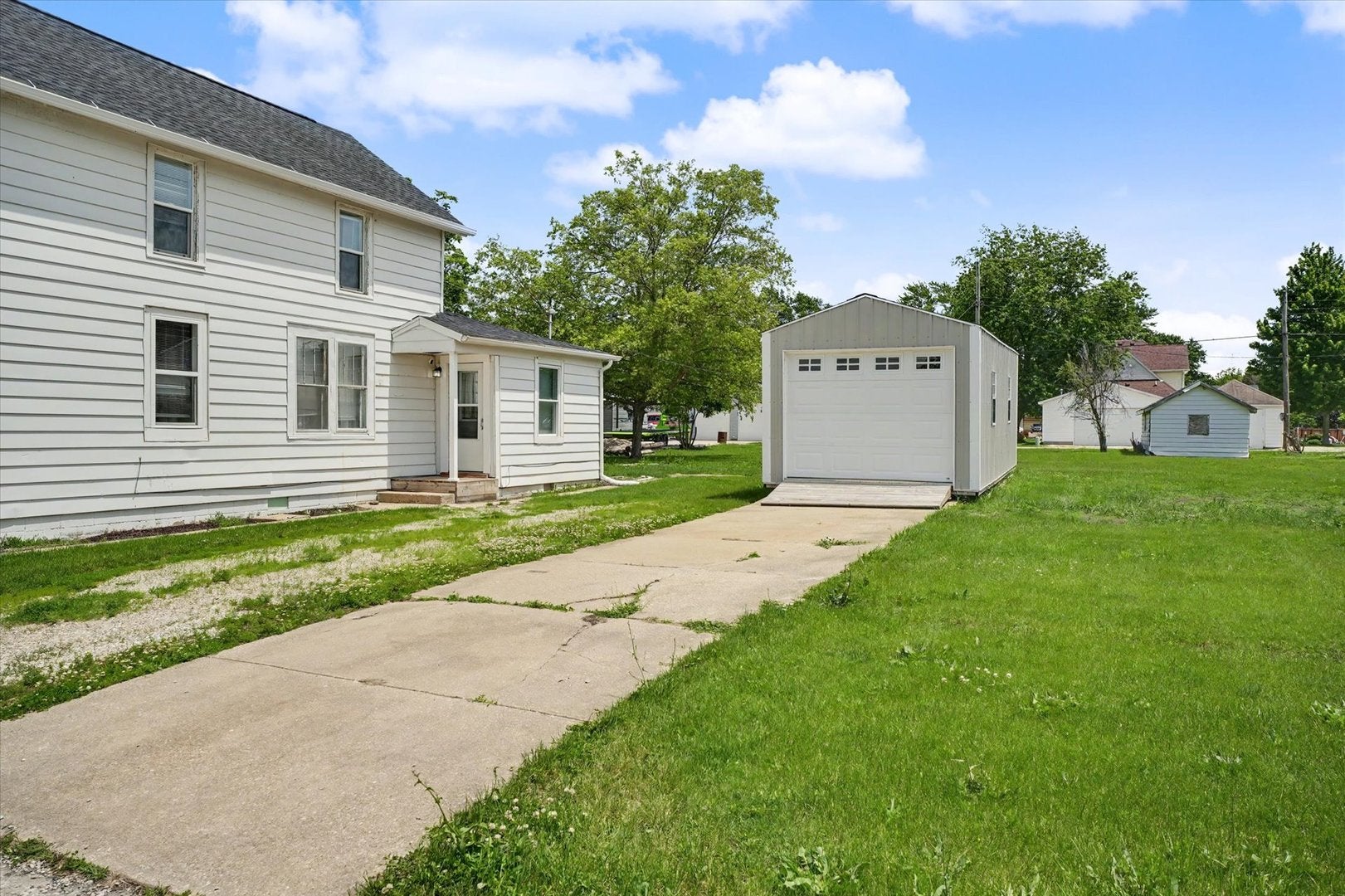 214 S Railroad Avenue