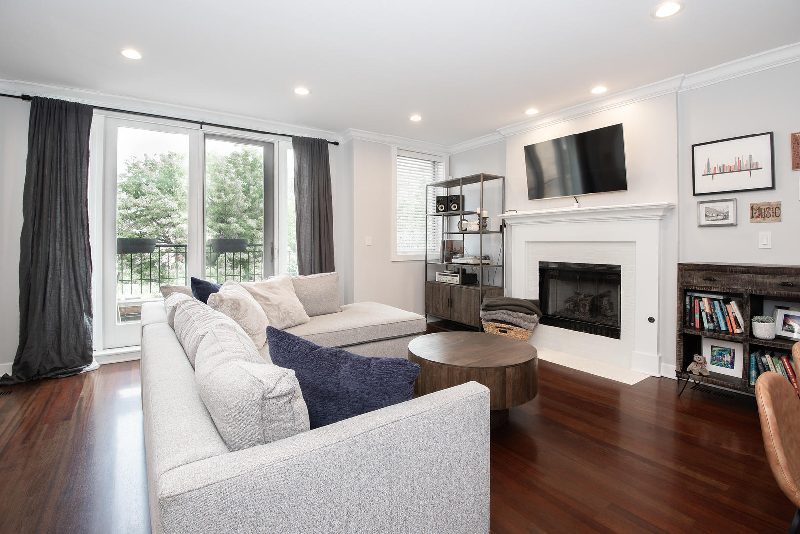 2319 W Wabansia Avenue 3