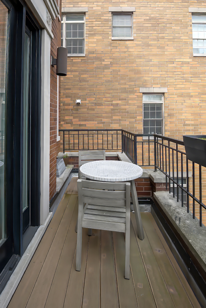 2319 W Wabansia Avenue 3