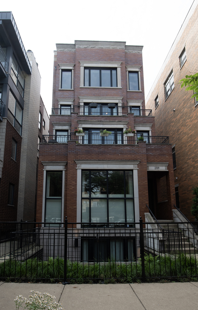 2319 W Wabansia Avenue 3