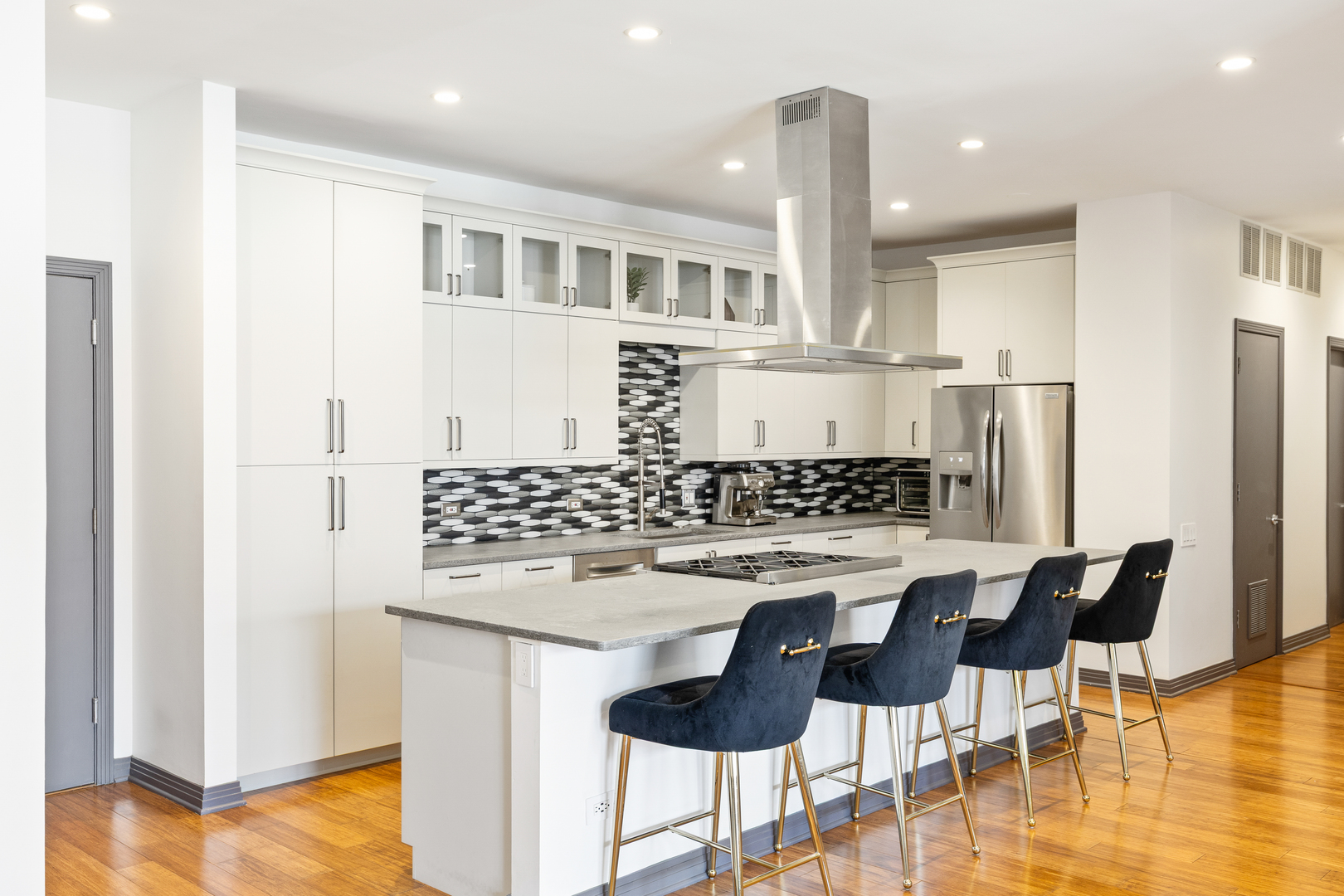 560 W Fulton Street 403