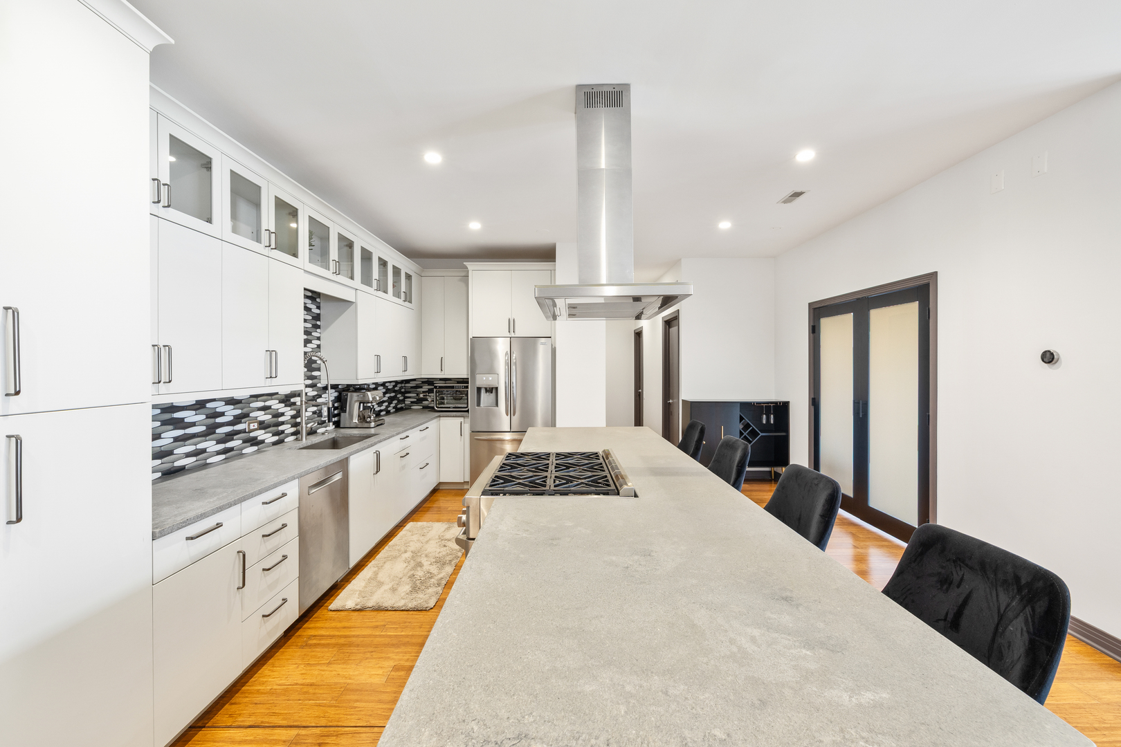 560 W Fulton Street 403