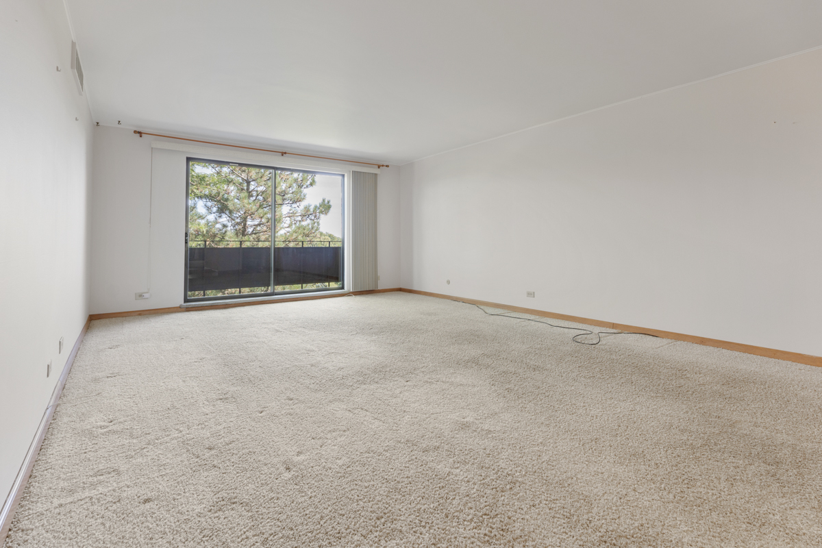 700 WELLINGTON Avenue 419