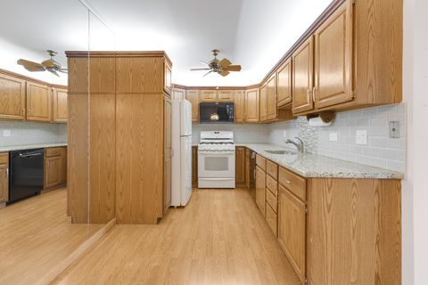 Tiny photo for 700 WELLINGTON Avenue #419, Elk Grove Village, IL 60007 (MLS # 12497936)