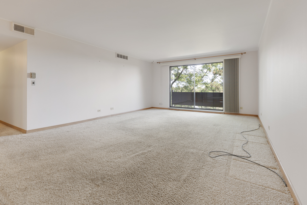 700 WELLINGTON Avenue 419