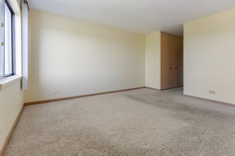 Tiny photo for 700 WELLINGTON Avenue #419, Elk Grove Village, IL 60007 (MLS # 12497936)