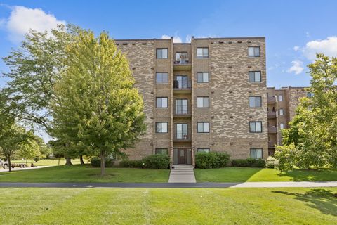 Tiny photo for 700 WELLINGTON Avenue #419, Elk Grove Village, IL 60007 (MLS # 12497936)