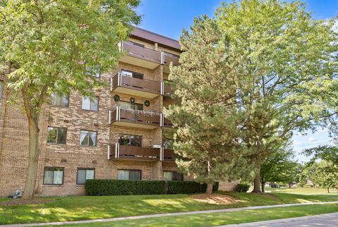 Tiny photo for 700 WELLINGTON Avenue #419, Elk Grove Village, IL 60007 (MLS # 12497936)