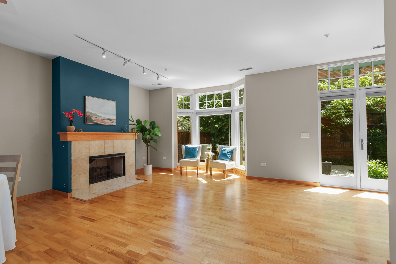 Properties 3 101 N Euclid Avenue 23