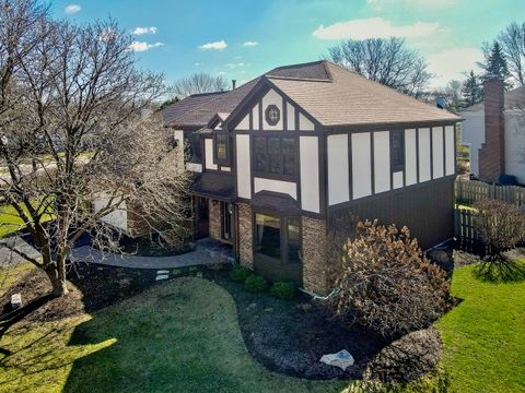 Photo of 2012 Somerset Lane, Wheaton, IL 60189 (MLS # 12614224)