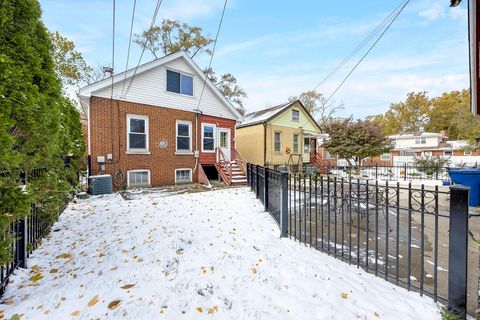 Tiny photo for 10021 S Oakley Avenue, Chicago, IL 60643 (MLS # 12525054)